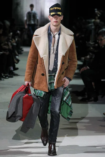Look 10